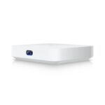 Router Ubiquiti UCG-MAX, 4 x LAN, 1 x WAN, 10/100/1000/2500 Mbps, 5 x RJ-45, procesor Quad-core ARM Cortex-A53 1.5 GHz, Memorie FLASH ROM 512 GB NVMe SSD