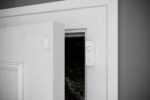 Senzor de contact Philips Hue Secure, Zigbee, automatizare lumini ,montare usi/ferestre, IP20, 70x22x20mm, Alb, baterie CR2 - Image 3