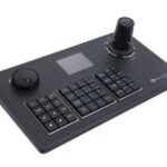 Tastatura  Milesight MS-K01, Echipamente controlate: NVR si camere PTZ; Ecran: 58X44(2.8") Blue Screen; Joystick:4-axis; Interfata retea: 1*RJ45 100M/1000M; Alimentare:PoE (802.3af) / DC 12V 2A; Temrperatura de functionare:-10℃~55℃; Dimensiuni:321mmx179mmx109mm; Greutate: 1.56Kg
