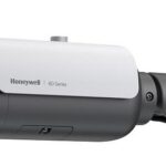 Camera Honeywell IP Bullet seria 60, 5MP,HC60WB5R2,TDN, WDR 120dB, lentilă varifocală motorizată 2.7-13.5mm, PoE+, iluminare 4 LED-uri, IP66, IP67, IK10, NEMA 4X, chipset de criptare certificat FIPS 140-2, conform cu NDAA secțiunea 889, conform cu PCI-DSS, card SD 256GB, H.265, criptare a