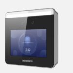 Terminal access control cu face recognition Hikvision DS-K1T331W, alerta de purtare a mastilor de protectie pe fata, capacitate pana la maxim 1000 de imagini faciale, 1500 carduri( cu conectare a unui cititor de card extern), 150000 evenimente,  configurare via web client, TCP/IP, Wi-Fi , suporta