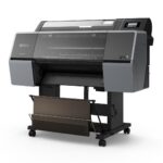 EPSON SC-P7300 STD 24" COLOUR PRINTER, Format: A1, 10 culori, Culori: Negru fotografic, Negru mat, Cyan, Cyan deschis, Galben, Vivid Magenta, Vivid Magenta deschis, Violet, Grey, Light Grey, 800 Duze negru, 800 Duze per culoare, Rezolutie: 1200 x 2400 DPI, Formate hartie: A1, A2 (42,0x59,4 cm), A2+