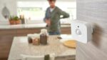 Pachet Philips Hue Secure 3 Senzori de contact + 1 Senzor de miscare + 2Becuri LED RGB inteligente, E27, 9W, 1100 lm, lumina albasi color(2000-6500K) + Consola Hue Bridge - Image 5