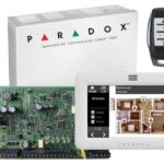 Centrală Magellan cu emiţător-receptor radio-32 zone; Stay D si aplicatia iParadox; 32 zone (oricare dintre acestea poate fi radio); 32 utilizatori si 32 telecomenzi; 2 partitii; 2 intrari de zona pe placa; 2 iesiri PGM pe placa; bus 4 fire (conecteaza pana la 15 tastaturi); suporta REM3; suporta: 8