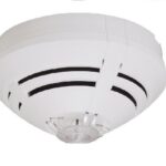 HW Detector multisenzor O²T ES Detect 800374;Detector automatemultisenzor cu 2 senzori de fum integraţi, cu evaluarea din douăunghiuri diferite a dispersiei optice şi un senzor de căldură, pentrudetectarea cu sensibilitate uniformă a unei game de incendii începând cucele cu cu ardere mocnită şi până
