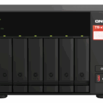 NAS QNAP 673A 6-Bay, CPU AMD Ryzen V1000 series V1500B 4C/8T 2.2 GHz, RAM 8GB (1x 8GB) DDR4 (2 x SODIMM slots, max. 64GB total, optional ECC RAM support), 2.5/3.5 SATA 6Gbps HDD (neincluse), LAN: 2 x 2.5GbE, optional 10GbE expansion via a PCIe card, USD3.2 Gen2: 3x Type-A USD3.2