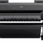Plotter Canon GP-4000, Format A0, 44", 11 culori, Rezoluţie de imprimare: 2.400 x 1.200 dpi,  Total: 18.432 duze MBK, PBK, C, M, Y, GY, R, O, G, V, FP: 1.536 de duze fiecare, Cerneluri pe bază de pigmenţi: 11 culori MBK, PBK, C, M, Y, GY, R, O, G,