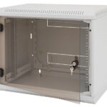 Rack de perete Triton sectiune simpla 6U 600mm adancime usa sticla panouri laterale fixe, sectiuni ventilatie activa, sectiuni acces cabluri sus/jos/spate securizare cu cheie, 1 pereche montanti reglabili IP30 gri