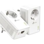 TP-Link Kit Powerline Gigabit Passthrough, HomePlug AV2,IEEE 1901, IEEE 802.3, IEEE 802.3u, IEEE 802.3ab, Gigabit Ethernet Port, Aria de acoperire: 300M, CONTINUT PACHET 2X adaptoare powerline ethernet, viteze mari de transfer de date, de până la 1000 Mbps.