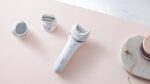 Epilator umed si uscat PHILIPS Seria 8000 BRE730/10, 7 accesorii, 32 pensete, Utilizare fara fir, 2 setari viteza, Opti-light, Discuri ceramice, Argintiu, L x A x I (mm) 65x210x185 - Image 4