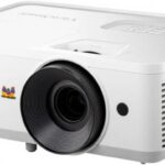 Videoproiector Viewsonic PA700W, WXGA 1280* 800, 4.500 lumeni, 12.500:1, lampa 4.000 ore/ 12.000 ore ecomode, zoom optic 1.1x, dimensiune maxima imagine 300", distanta maxima de proiectie 11 m, 25- 34 dB, D-sub, 2* HDMI, audio in/ out, USB Type A (Power): 1 (5V/1.5A), boxa 3W, RS232, 2.7 kg, cabu