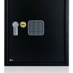 Seif Yale Standard Birou YSV/390; Alcatuit din otel; Tastatura digitala programabila si usor de operat; Prevazut cu orificii pentru fixare si bolturi de prindere incluse; Ideal pentru pastrarea documentelor importante sau a cheilor intr-un loc sigur si la indemana.