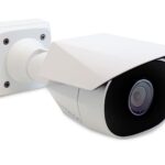 Camera supraveghere Avigilon IP Bullet seria H5SL, 3.0C-H5SL-BO1-IR, rezolutie 3 MP (2048 x 1536), senzor imagine: 1/2.8" progressive scan CMOS, lentila varifocala: 3.1-8.4 mm, distanta IR: 50metri, iluminare: 0.04 lux in color mode, 0 lux with IR, Features: UNUSUAL MOTION DETECTION, H.265 WITH HDSM