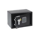 Seif Yale  Standard Compact YSV/200/DB2; Alcatuit din otel; Prevazut cu orificii pentru fixare si bolturi de prindere incluse; Ideal pentru pastrarea documentelor importante sau a cheilor intr-un loc sigur si la indemana.