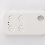 Telecomanda cu 4 butoane Venitem VELA 2.0W, Rolling code, frecventa 433,92 MHz, culoare alba, dimensiuni 70x35x9 mm, greutate 19g ( compatibilitate cu receiverul Vela RX 12-24, nu este inclus)