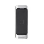 Cititor card Hikvision DS-K1107AM, citeste carduri Mifare 13.56 MHz, distanta citire: ≤ 50 mm, RS-485, Wiegand (W26/W34) protocol si protocol OSDP, Watchdog, indicator de stare si alimentare, buzzer incorporat, tamper, alimentare 12VDC, IP65, dimensiuni 115 mm × 44 mm × 22 mm, montaj pe perete
