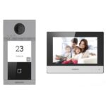 Kit videointercom IP Hikvision DS-KIS604-S(C) pentru o familie (o vila/casa) format din: 1 post de exterior DS-KV8113-WME1 cu un buton de apelare, 1 monitor WiFi de 7" DS-KH6320-WTE1, 1 card TF de 16GB pentru stocarea mesajelor si imaginilor capturate si 1 switch cu 4 porturi PoE