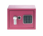 Seif Yale standard rezidential mini YSV/170; Se livreaza cu 2 chei; se blocheaza la introducerea consecutiva a 3 coduri personale gresite ; Usor de actionat cu cod personal; Mai mult de 100 000 de combinatii culoare roz