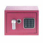 Seif Yale standard rezidential mini YSV/170; Se livreaza cu 2 chei; se blocheaza la introducerea consecutiva a 3 coduri personale gresite ; Usor de actionat cu cod personal; Mai mult de 100 000 de combinatii culoare roz