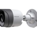 Camera Honeywell IP Bullet seria 30, 5MP, HC30WB5R1,TDN, WDR 120dB, lentilă fixă 4mm, PoE, IP66, conform cu NDAA secțiunea 889, conform cu PCI-DSS, card SD 256GB, H.265, criptare a stream-ului video TLS1.2 iar împreună cu generația de NVR-uri 30 de la Honeywell asigurând o soluție securizată de la