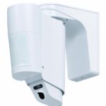 Detector dual PIR (24 x 2 m, ingust/tip cortina, 20 zone) cu camera (IR 18m, rezolutie 1080/30fps, unghi auto-configurat si aliniat pentru aria de detectie) si VCA (analiza video), de interior/exterior, IP55, conformitate cu ONVIF, posibilitate integrare cu CHeKT, panouri de control, DVR/NVR si VMS