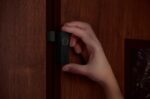 2 Senzori de contact Philips Hue Secure, Zigbee, automatizare lumini ,montare usi/ferestre, IP20, 70x22x20mm, Negru, baterie CR2 - Image 3