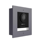Post exterior modular videointerfon IP Hikvision DS-KD8003-IME1(B)/FL, montaj ingropat, 1 buton, 2000 de utilizatori, autentificare prin card, IP65, alimentare: 12 VDC, 500 mA, IEEE 802.3af, PoE, dimensiuni: 99.76 mm × 98 mm × 42.04 mm, greutate: 0.375kg, temperatura de functionare: -40 °C to 60 °C.