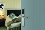 ARIES SMART 2.O. Set maner electronic, IP54, sofware ARGO/RFID.13,56 MHz. BLUETOOTH SMART 5.0, 2 baterii(durata max 2 ani/max 20.000 de cicluri), fara buton privacy, gestionare cu smartphone, card, tag, memorie 300 utilizatori, memorie ultimile 1000 evenimente. Se poate instala pe usi din lemn