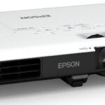 Proiector EPSON EB-1795F, 3LCD, RGB, Ultra portabil, 3200 lumeni, FHD 1920*1080, 16:9, 10000:1, lampa 4000 ore/ 7000 ore Eco mode, dimensiune maxima imagine 300", distanta maxima de proiectie 8.2 m, USB type A, USB type B, composit, VGA, HDMI, Miracast, NFC, MHL, Wireless LAN IEEE 802.11b/g/n (WiFi
