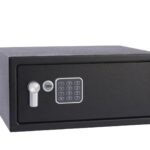 Seif Yale Standard tip Laptop YLV/200;  Tastatura digitala programabila si usor de operat; Alcatuit din otel; Prevazut cu orificii pentru fixare si bolturi de prindere incluse