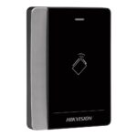 Cititor de carduri Hikvision DS-K1102AM, Pro series, suporta caduri Mifare frecventa: 13.56 MHz, conectivitate: RS-485 si  protocol Wiegand (W26/ W34), distanta de citire: ≤ 50 mm, LED stare, beeper, Watchdog, alimentare: 12 VDC, dimensiuni: 121 mm × 86.5 mm × 14 mm, IP64, greutate: 0.140 kg