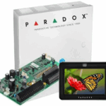 Centrala Paradox SP7000; 16 intrări de zonă sau 32 cu ATZ, extensibila la 32 zone; extensibilă la 16 ieşiri PGM - (5 pe placă, 1 cu releu de curent mare); trigger PGM +/-; intrare pentru detectori fum, pe 2 fire; sursă alimentare în comutaţie 1.5A; consum iesire Aux:  Nominal