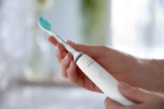 Periuta de dinti sonica electrica PHILIPS Sonicare Seria 2100 HX3651/13, 31000 miscari/minut, Cronometru Quadpacer si SmarTimer, Design ergonomic subţire, 1 capat de periere, Alb, L x A x I (mm) 109x63x220 - Image 3