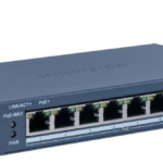 Switch PoE Hikvision DS-3E1309P-EI/M: 8 × 10/100 Mbps PoE port, 1 × Gigabit RJ45 port, 8 porturi PoE maxim 30W, buget PoE 60W, tensiune alimentare: 48 VDC, 2.5 A, dimensiuni: 170.00 mm × 27.60 mm × 93.10 mm, greutate: 0.350g, montare pe birou sau pe perete.