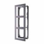 Panou frontal pentru 3 module videointerfon modular Hikvision DS-KD-ACW3; permite conectarea a 3 module de videointerfon modular; mo ntareaplicata; material aluminiu; dimensiuni: 320.8mm x 107mm × 4mm;