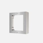 Panou frontal pentru un modul videointerfon modular Hikvision DS-KD- ACW1/S; montare aplicata; material otel inoxidabil; dimensiuni: 117mm x 1 07mm x4mm;