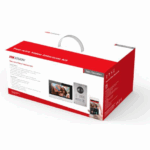 Kit videointercom IP Hikvision DS-KIS703Y-P, caracteristici post exterior: 2MP HD camera, IR: 3m, Main stream: 1280x720P, 1920x1080p, WDR, microfon inclus, difuzor inclus, 1 buton, alimentare: 12 V, 500 mA, temperatura de functionare: -40 °C to 60 °C; caracteristici post interior: ecran capacitiv