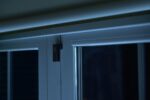 2 Senzori de contact Philips Hue Secure, Zigbee, automatizare lumini ,montare usi/ferestre, IP20, 70x22x20mm, Negru, baterie CR2 - Image 2