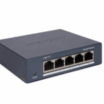 Switch Hikvision DS-3E0505-O: 5 × Gigabit RJ45 ports, 10 Gbps, 1000M network access, alimentare: 5VDC, 0.6A, dimensiuni: 105.00 mm × 27.60 mm × 83.10 mm, greutate: 0.17kg, montare pe birou sau pe perete.