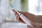 Periuta de dinti sonica electrica PHILIPS Sonicare Seria 2100 HX3651/11, 31000 miscari/minut, Cronometru Quadpacer si SmarTimer, Design ergonomic subţire, 1 capat de periere, Roz, L x A x I (mm) 109x63x220 - Image 4