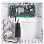 Flex 100 Panel 10Ah Box   Opţiuni multiple de comunicaţii: GSM/GPRS, Ethernet, PSTN programabil prin intermediul experţilor cu configurare rapidă Siguranțe resetabile integrate pentru sursa de alimentare auxiliară și baterie Modul de setare pe timp de noapte permite configurarea ușoară pentru