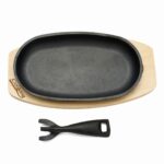 PLATOU SERVIRE OVAL, 24X14 CM , FONTA PURA , CU MANER DETASABIL SI BAZA DIN LEMN,COOKING  BY HEINNER - Image 3